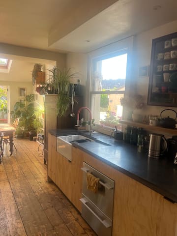 Lovely family home in Bishopston – Entire House gallery image 3