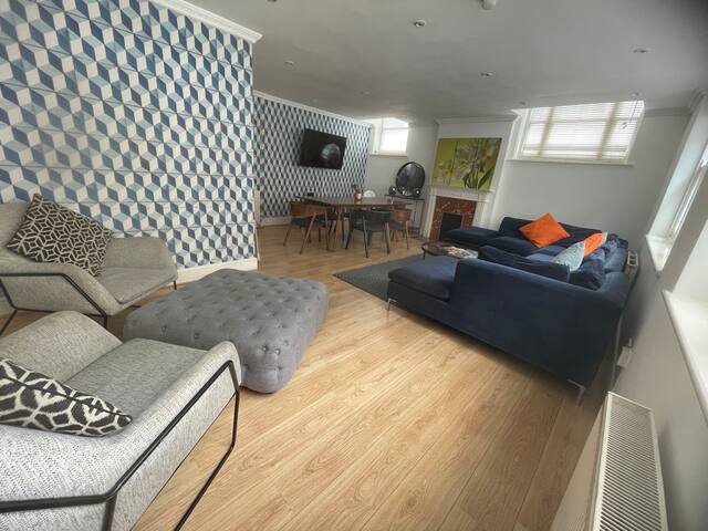 London – High Street Kensington gallery image 3