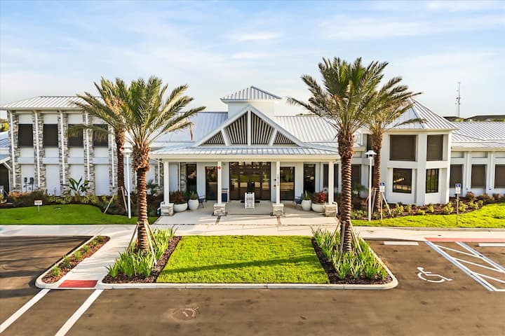 7 Bd/ 5.5 Ba Sleeps 18! Windsor Cay (15952 CC) - Houses for Rent