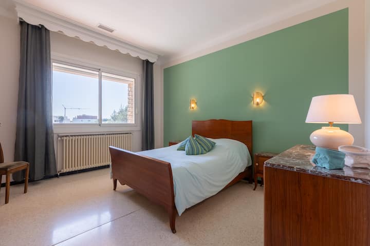 ชั้น 1 - ห้องนอน 1 เตียง 140