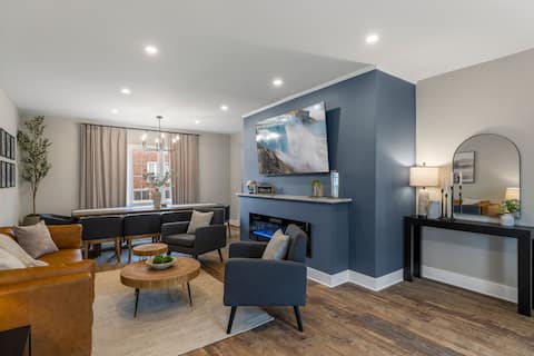 Top Airbnb: Historic 1814 Tudor-River Views in Niagara Falls