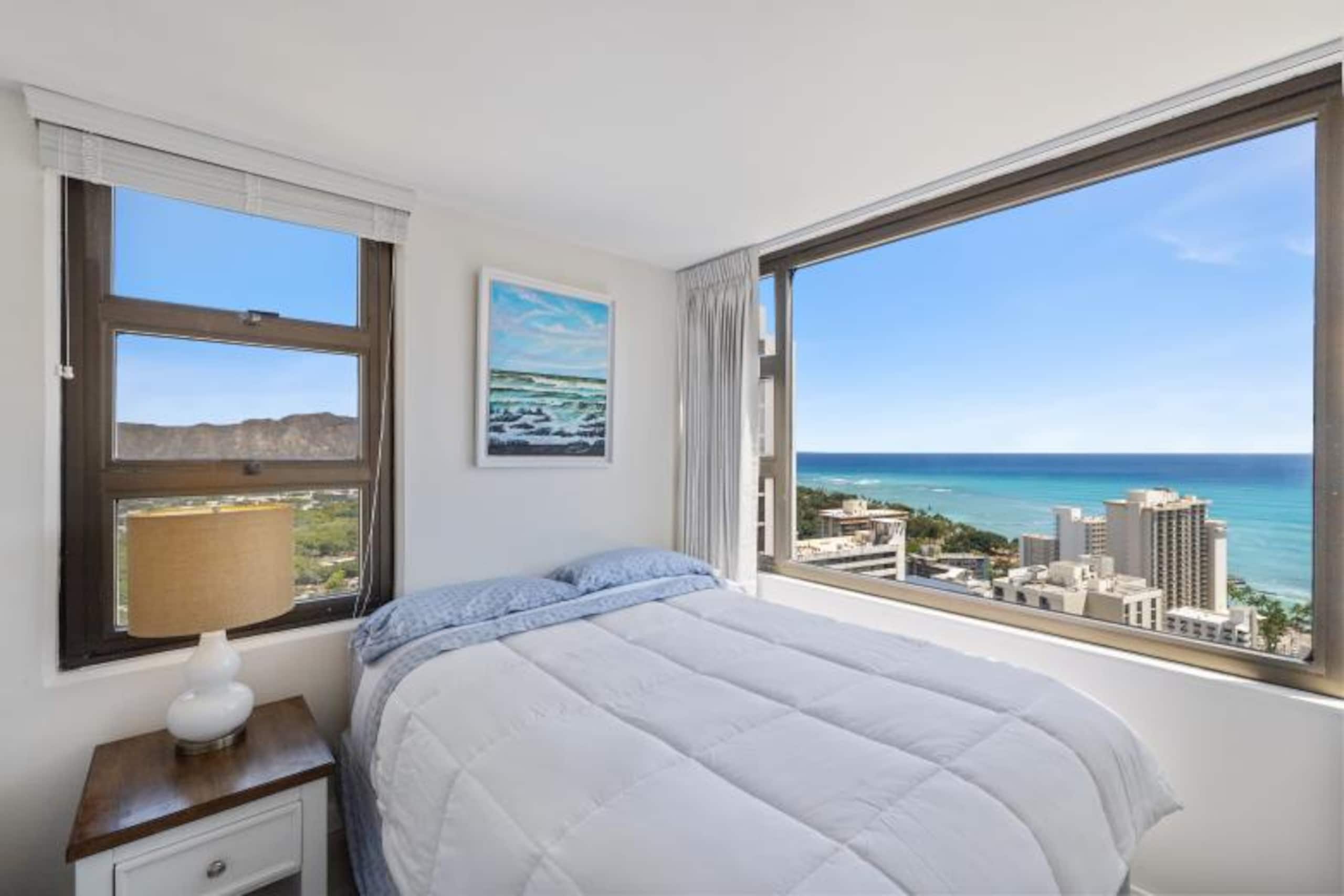 Condo in Honolulu · ★4.81 · 1 bedroom · 3 beds · 1 private bath - Image 1