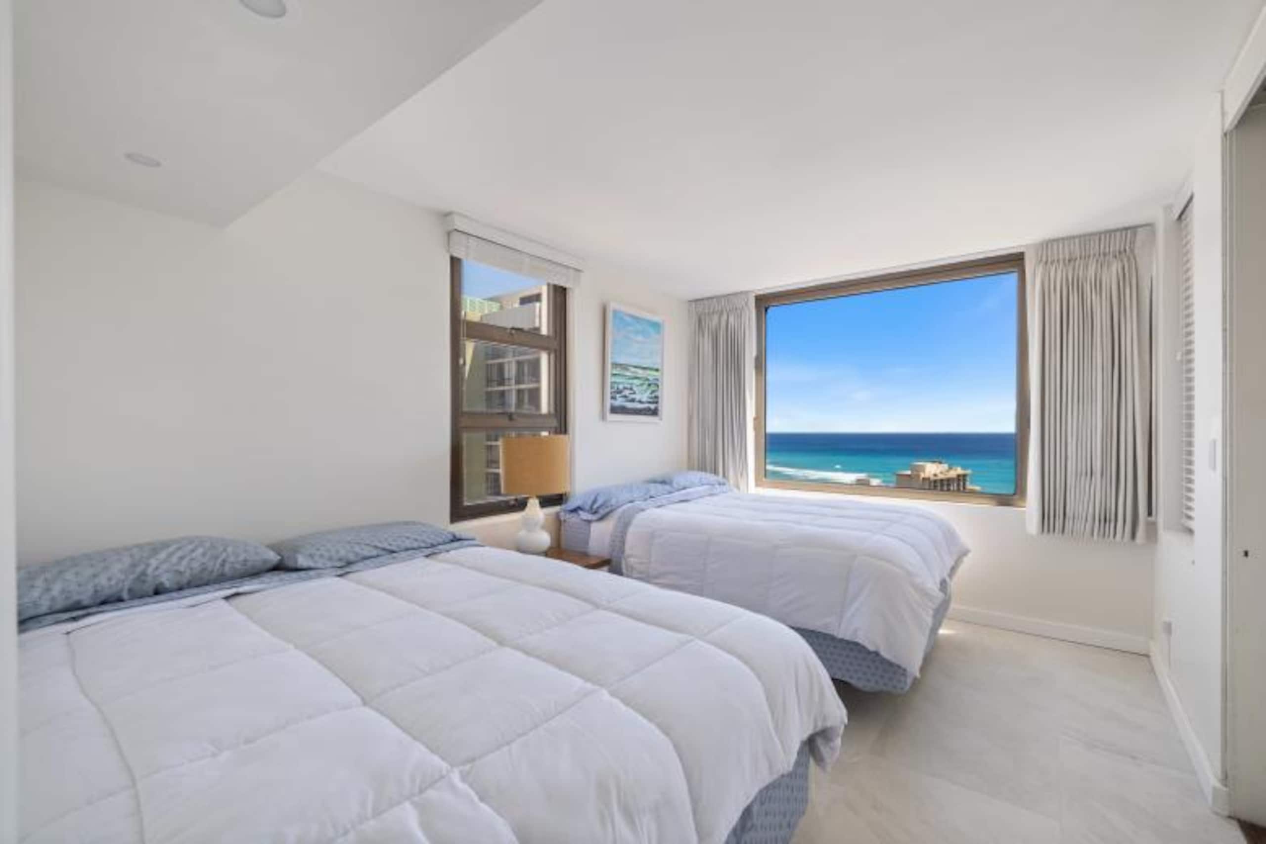 Condo in Honolulu · ★4.81 · 1 bedroom · 3 beds · 1 private bath - Image 11