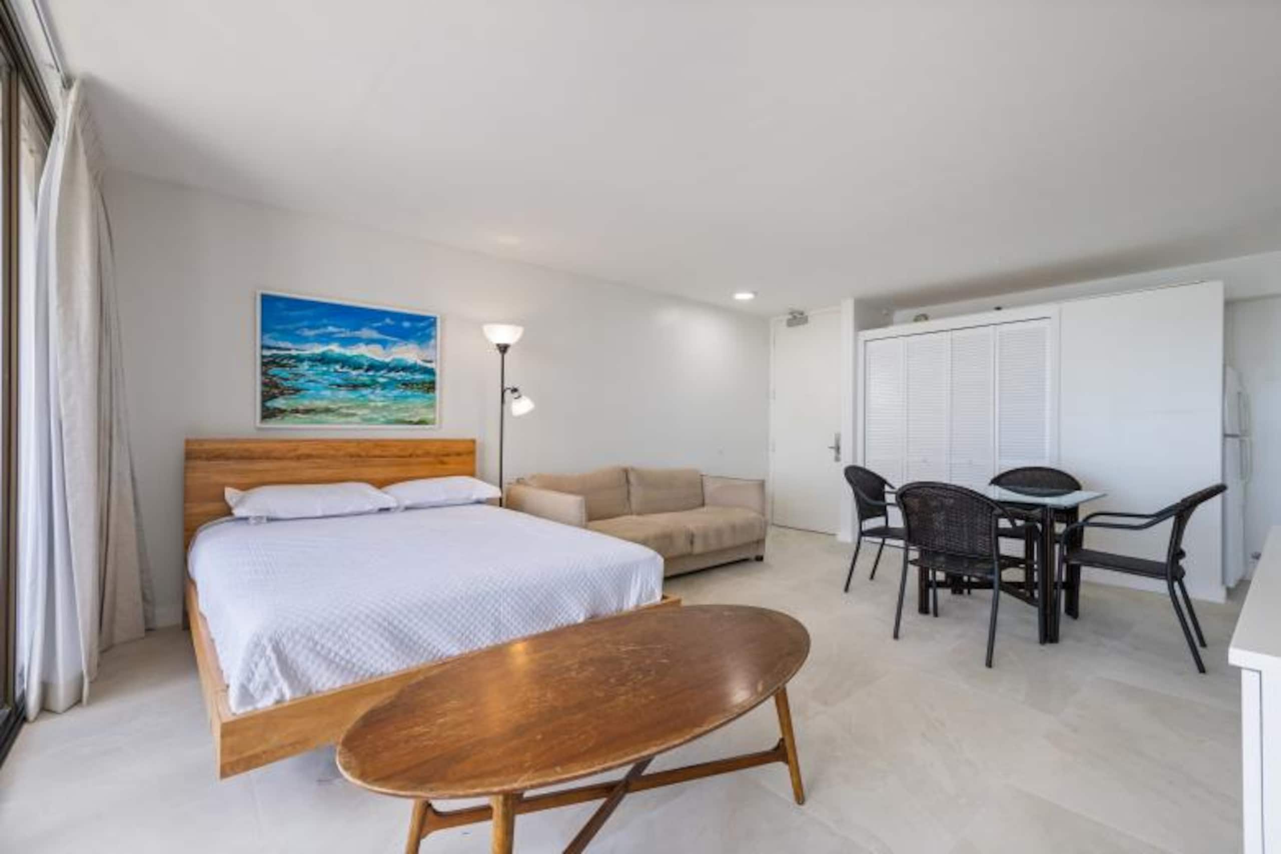 Condo in Honolulu · ★4.81 · 1 bedroom · 3 beds · 1 private bath - Image 4