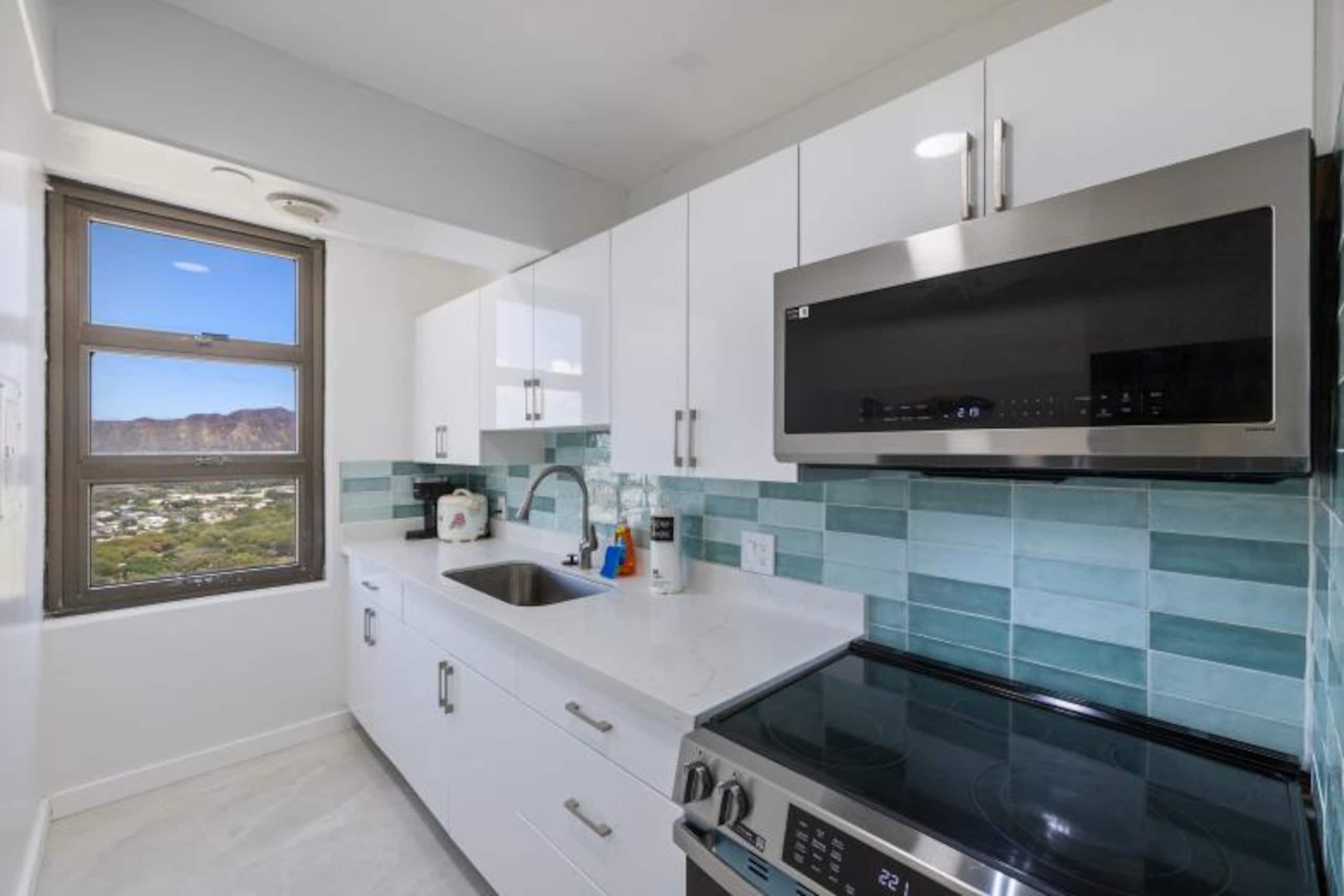 Condo in Honolulu · ★4.81 · 1 bedroom · 3 beds · 1 private bath - Image 7
