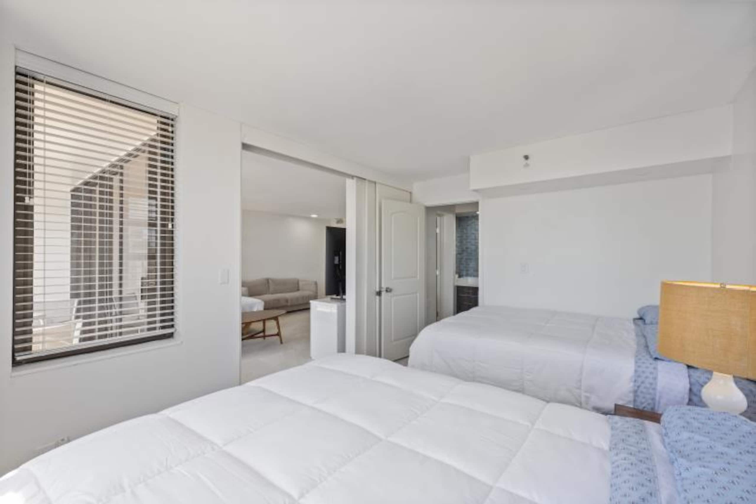 Condo in Honolulu · ★4.81 · 1 bedroom · 3 beds · 1 private bath - Image 12