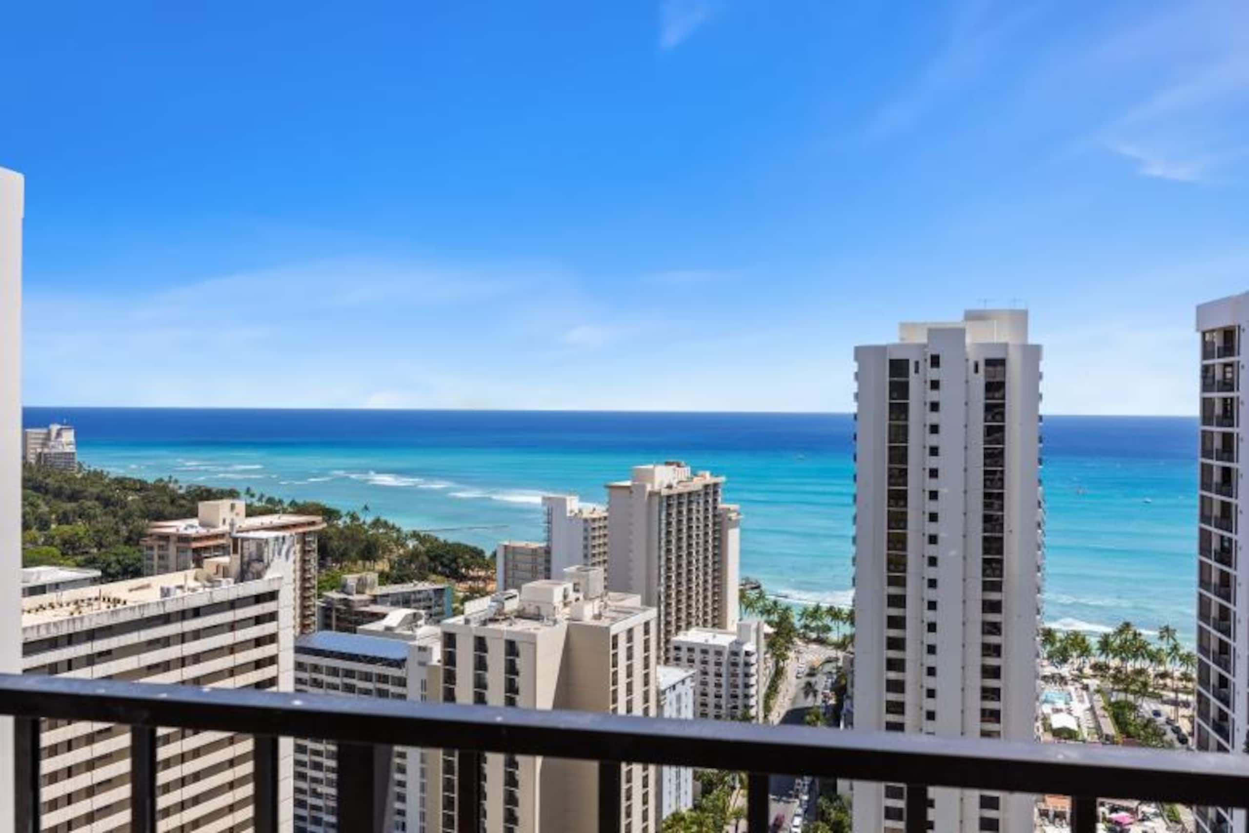 Condo in Honolulu · ★4.81 · 1 bedroom · 3 beds · 1 private bath - Image 27
