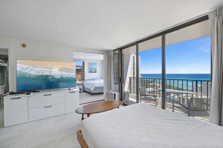 New Listing! Waikiki Condo 35th Floor Oceanview - Honolulu, HI