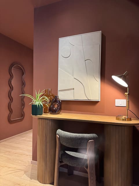 PrestigeMainApartment_30sec walk to BerninaExpress