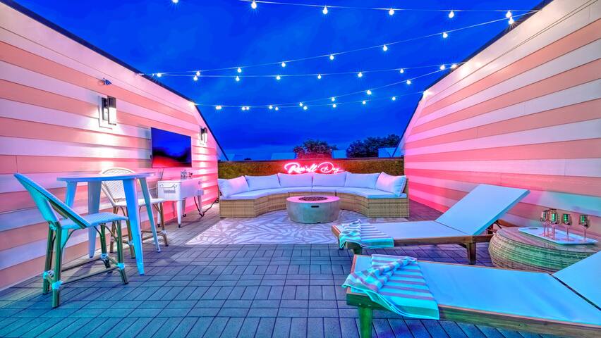 2 Huge Homes • 38 Beds • Game Room, Huge Hot Tubs gallery image 2