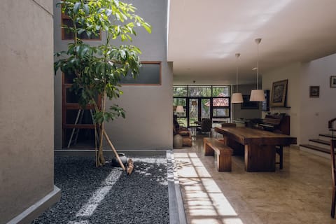 4BR Villa at Braga Street