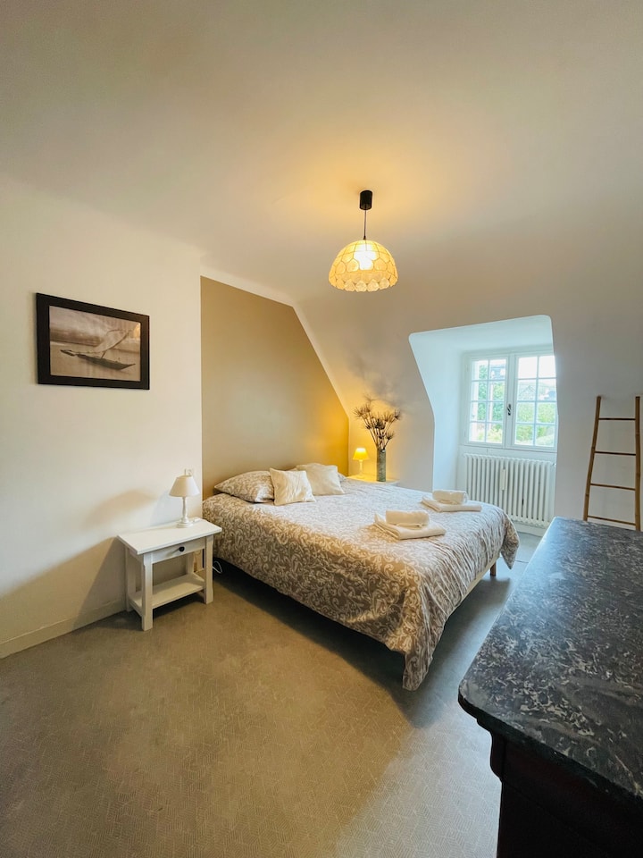 Dhomë gjumi kryesore me një KREVAT 160X200