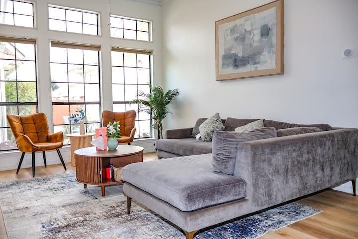 Chic Frisco Oasis | Pool + Families, Sleeps 12 - Frisco, TX