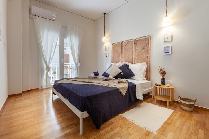 ואחרון חביב, חדר השינה השלישי - מיטה זוגית עם מצעים נקיים ודלת מרפסת שמניחה אור או קצת רוח.