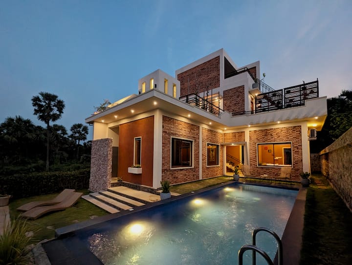 Villa with Private Pool : 12 mins walk Beach