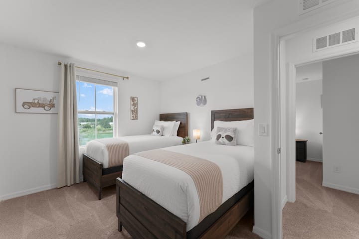 חדר שינה #3 עם 2 מיטות יחיד #Disney #Parks #kingdom #Springs #Vacation # waterpark # davenport #Kissimmee #Orlando #universal # citywalk # legoland # shortstay # longstay # championsgate #resort #golf #enclave #championsgate