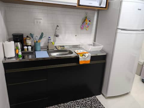 Top Airbnb: Studio apartment 1 block from the beach / Family atmosphere in São Vicente
