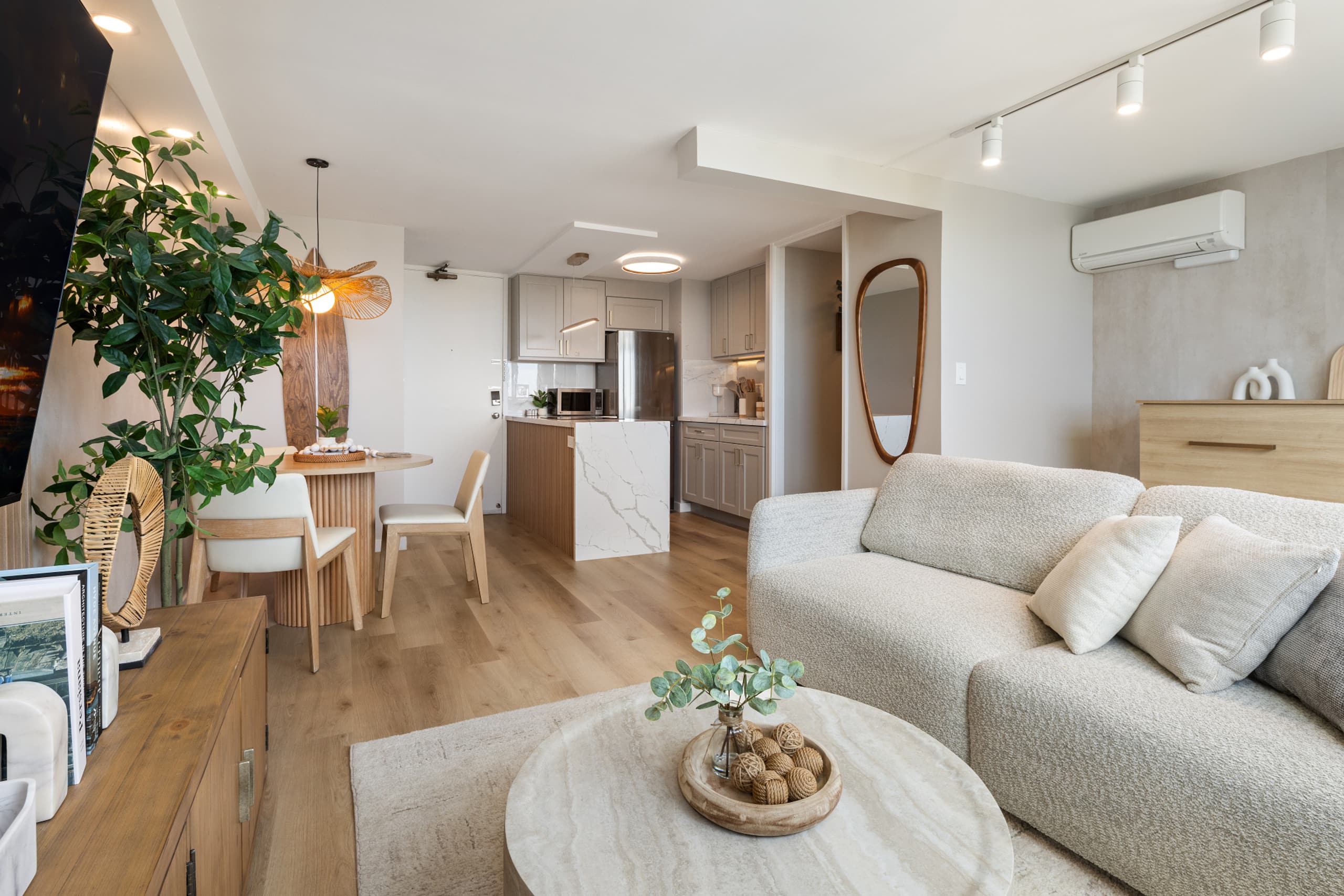Waikiki Ocean Luxe Retreat | High-Floor Views - Image 7
