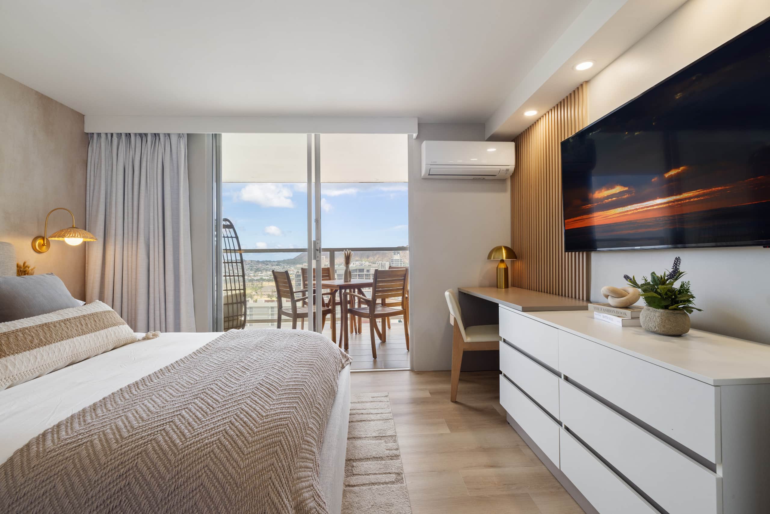 Waikiki Ocean Luxe Retreat | High-Floor Views - Image 2