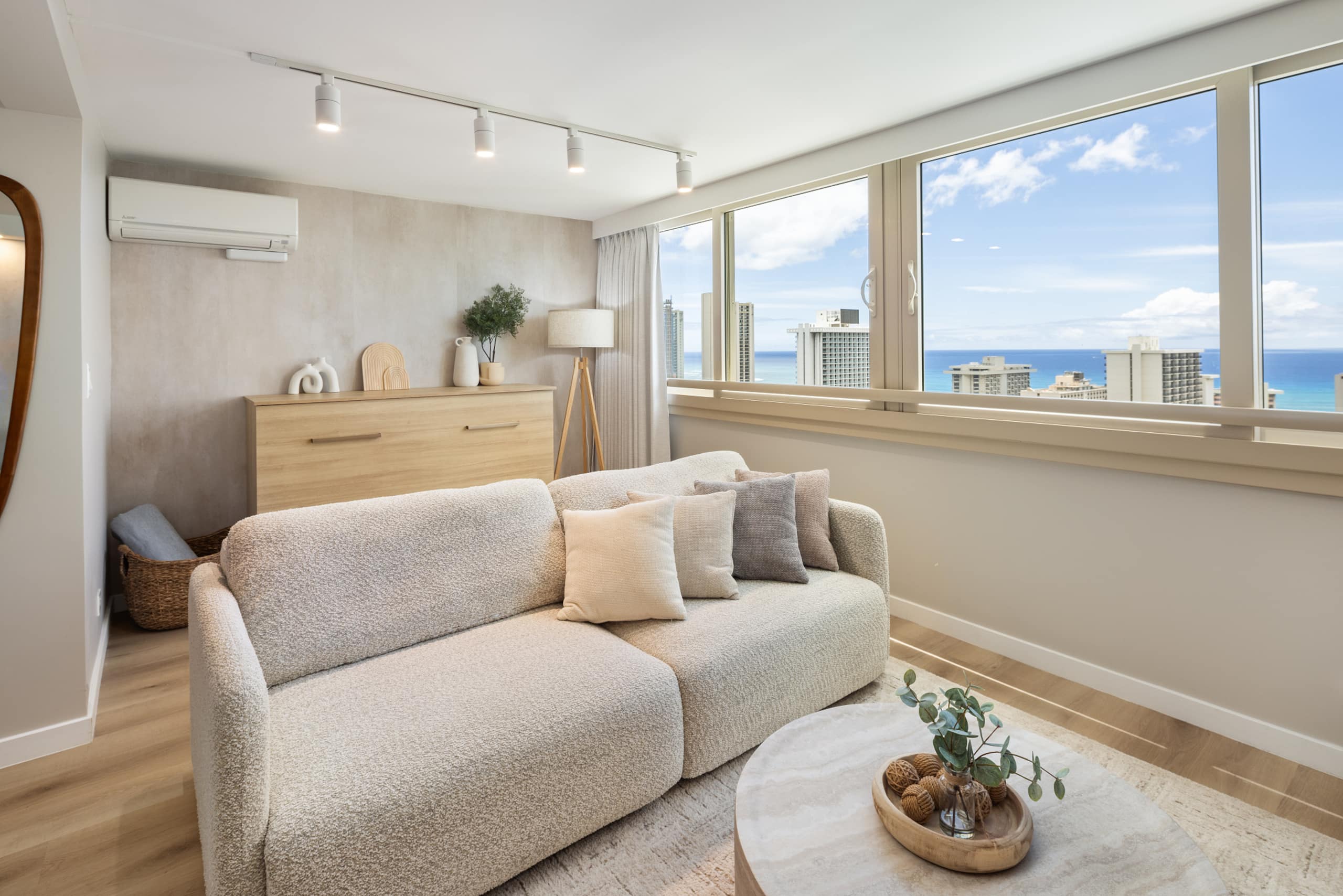 Waikiki Ocean Luxe Retreat | High-Floor Views - Image 5