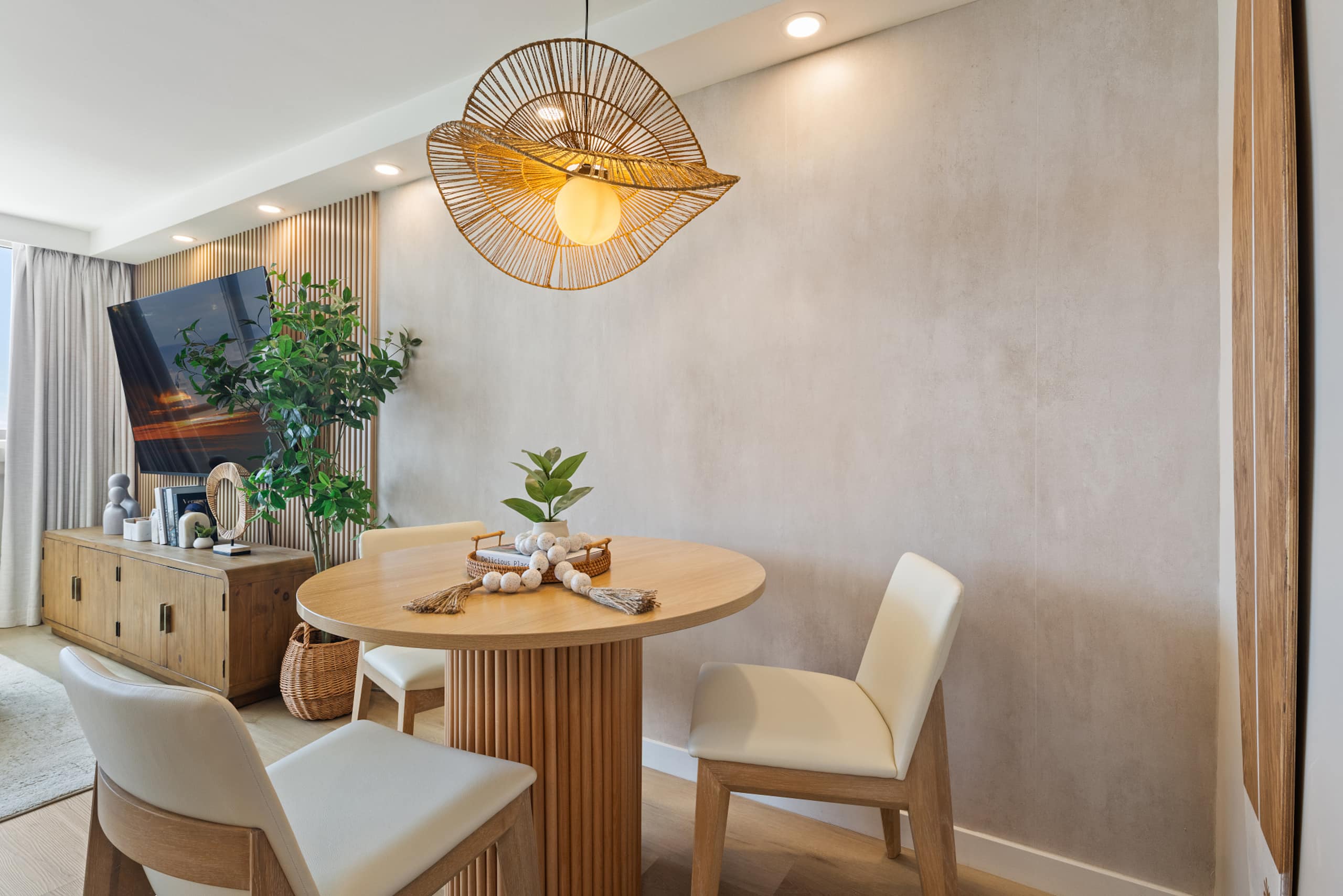 Waikiki Ocean Luxe Retreat | High-Floor Views - Image 26