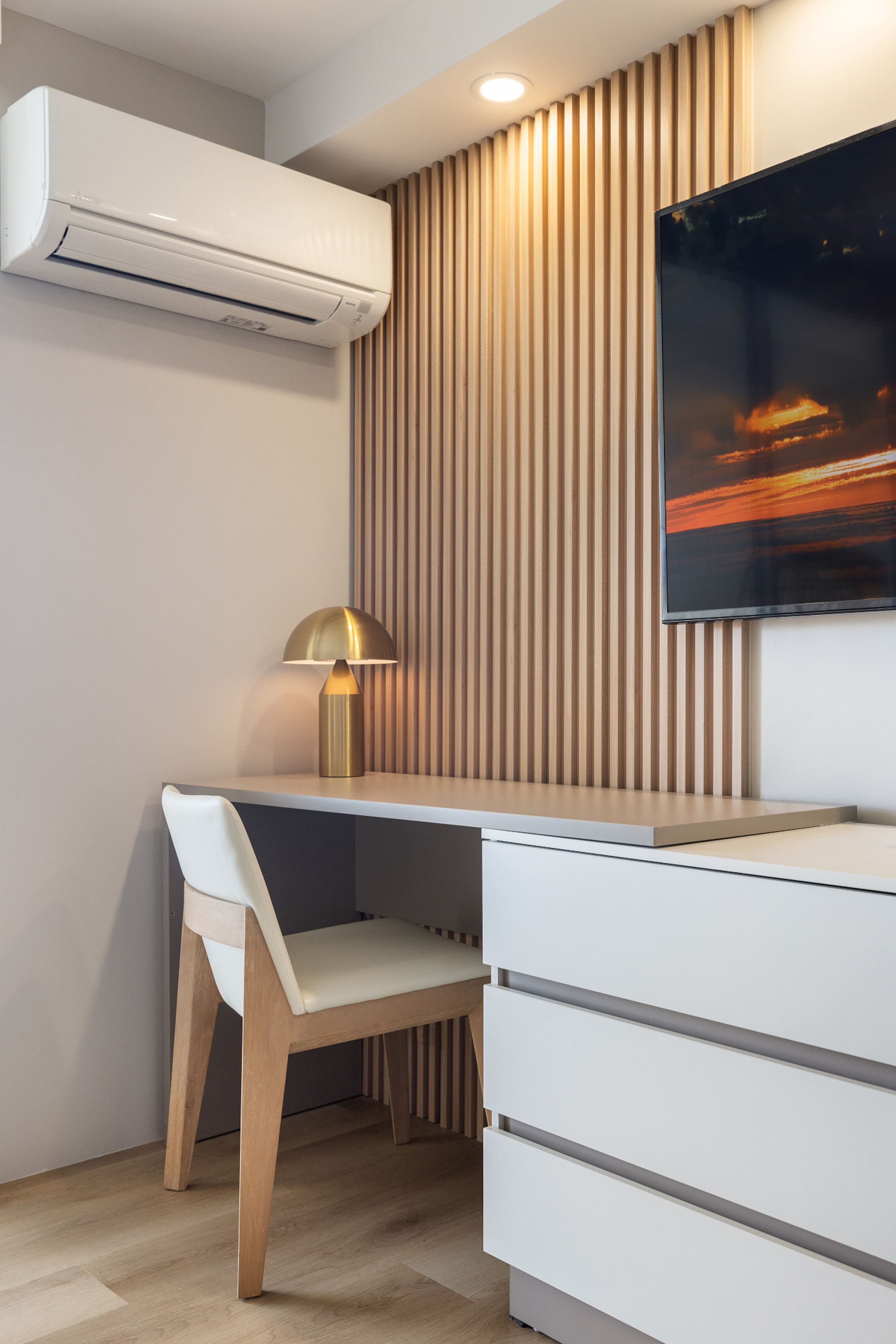 Waikiki Ocean Luxe Retreat | High-Floor Views - Image 31