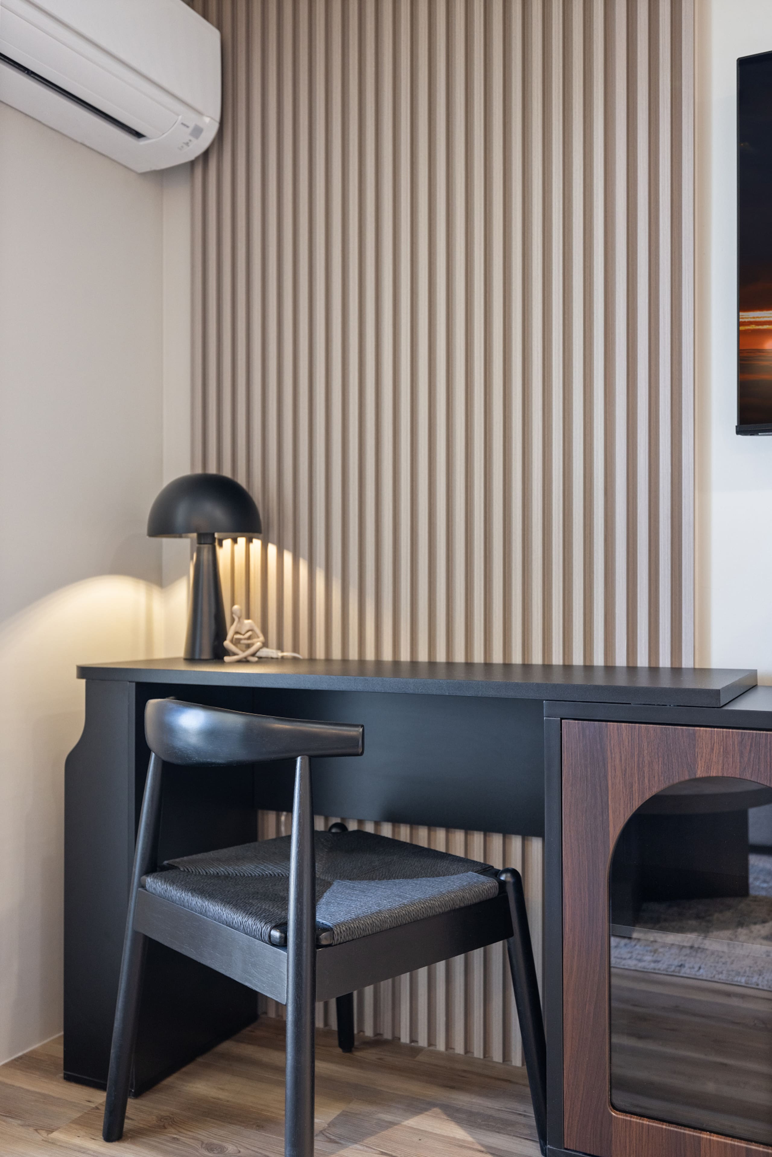 Waikiki Chic • Modern Cozy Studio - Image 18