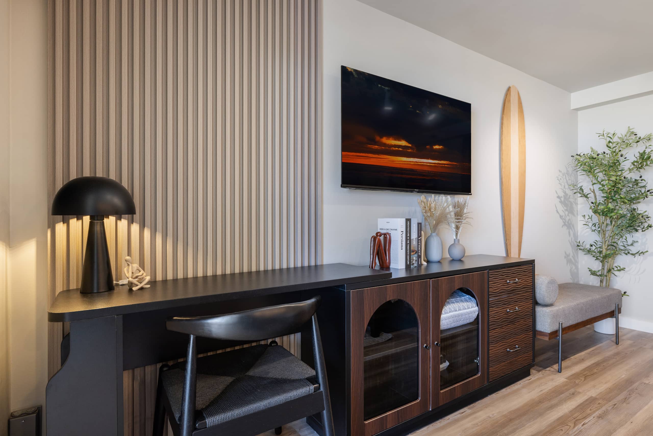 Waikiki Chic • Modern Cozy Studio - Image 20