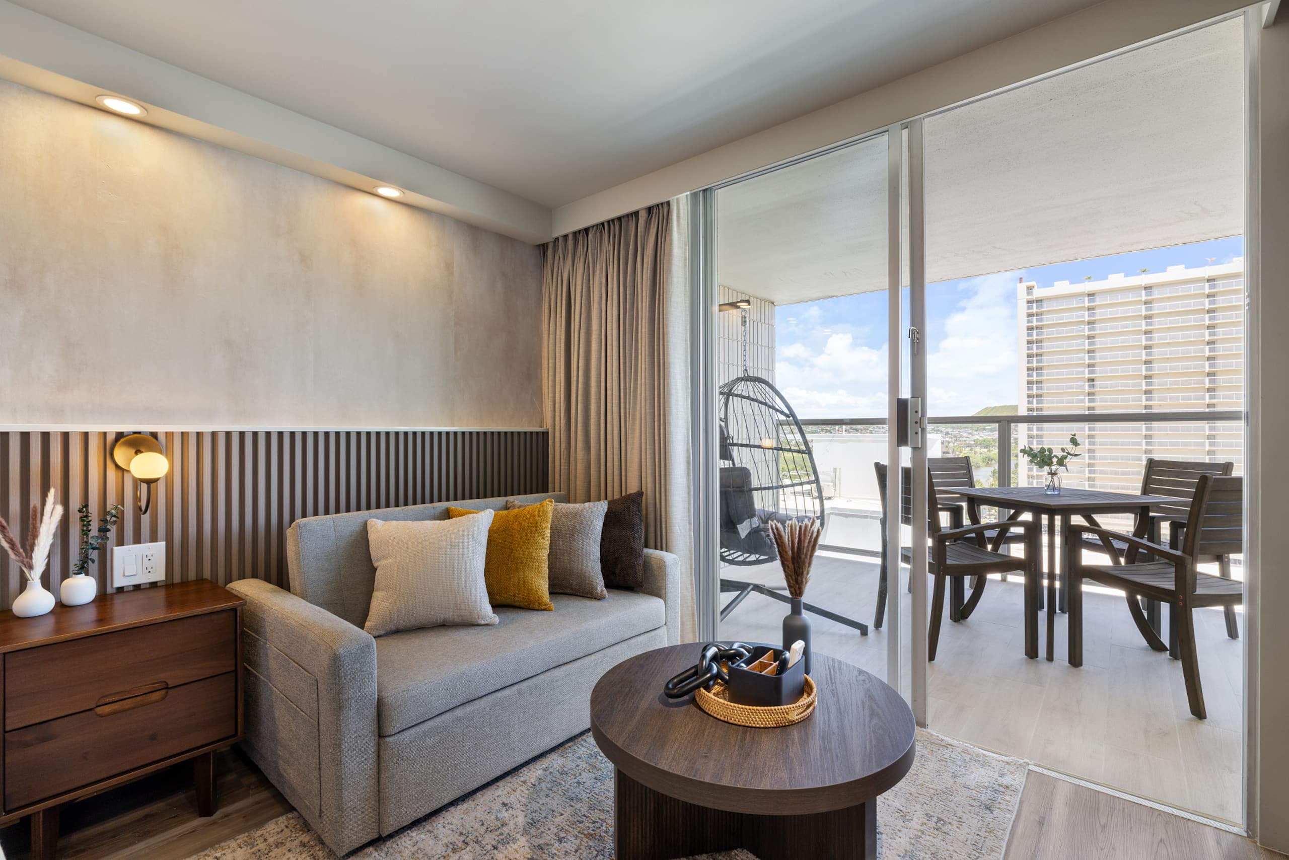 Waikiki Chic • Modern Cozy Studio - Image 38