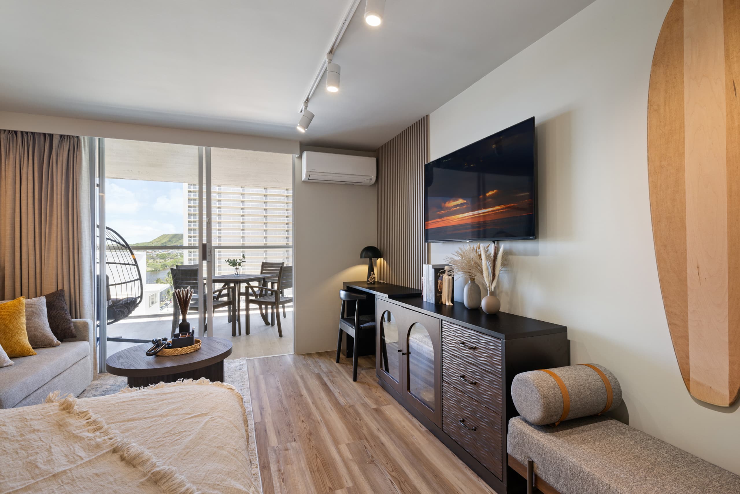 Waikiki Chic • Modern Cozy Studio - Image 36