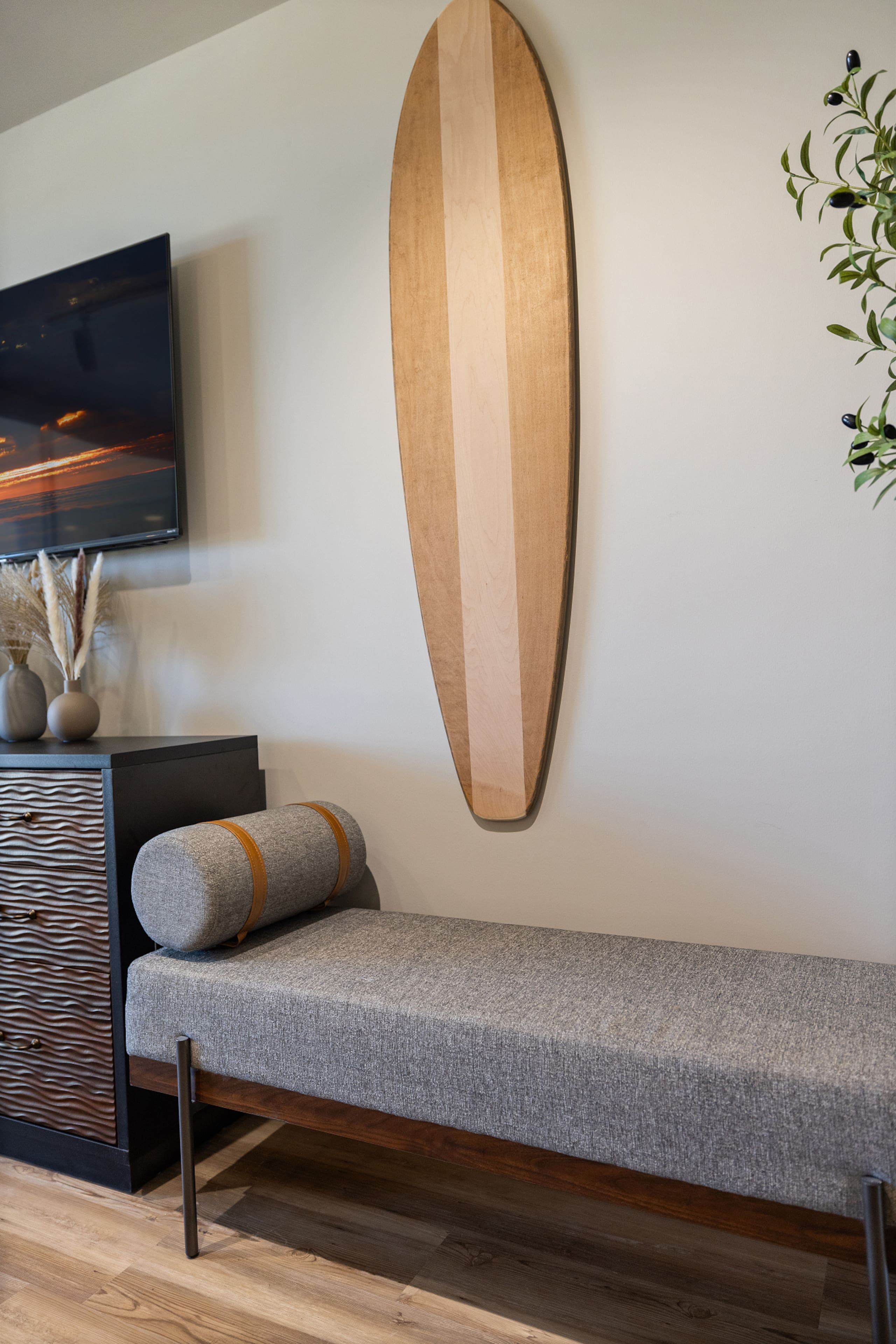 Waikiki Chic • Modern Cozy Studio - Image 52