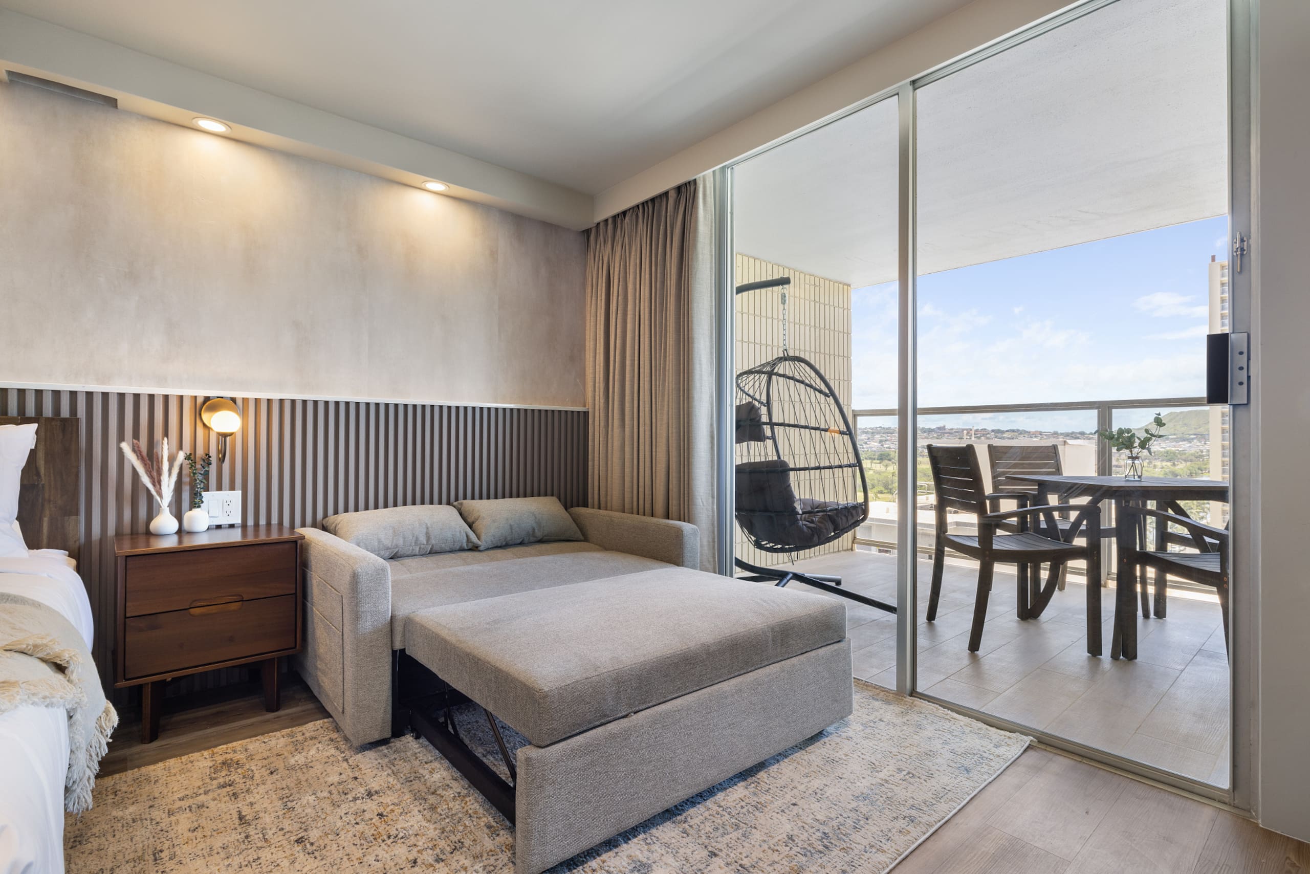 Waikiki Chic • Modern Cozy Studio - Image 39