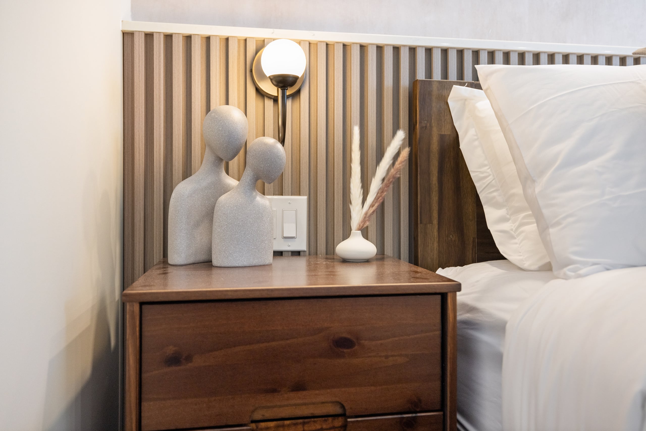 Waikiki Chic • Modern Cozy Studio - Image 46