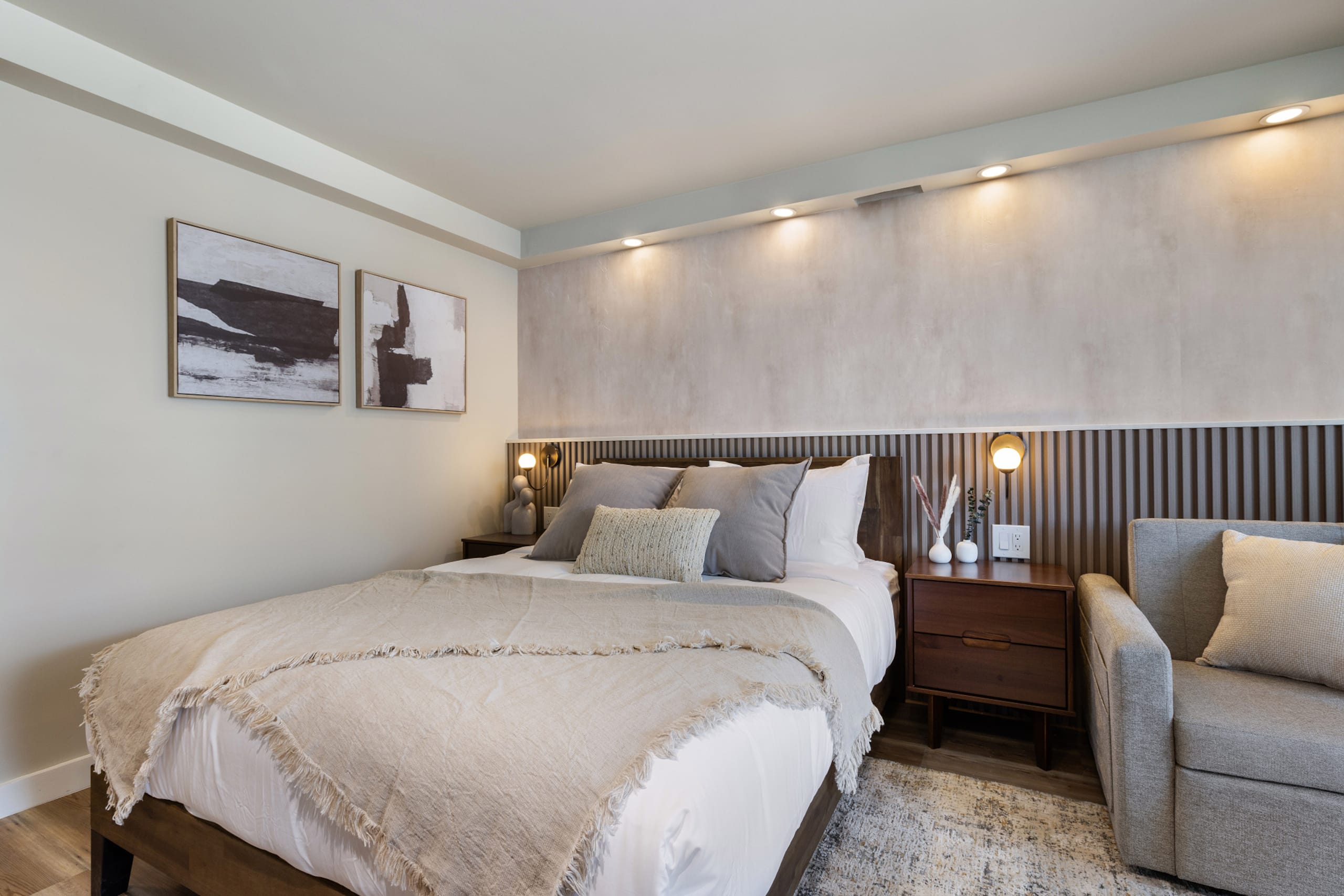 Waikiki Chic • Modern Cozy Studio - Image 37
