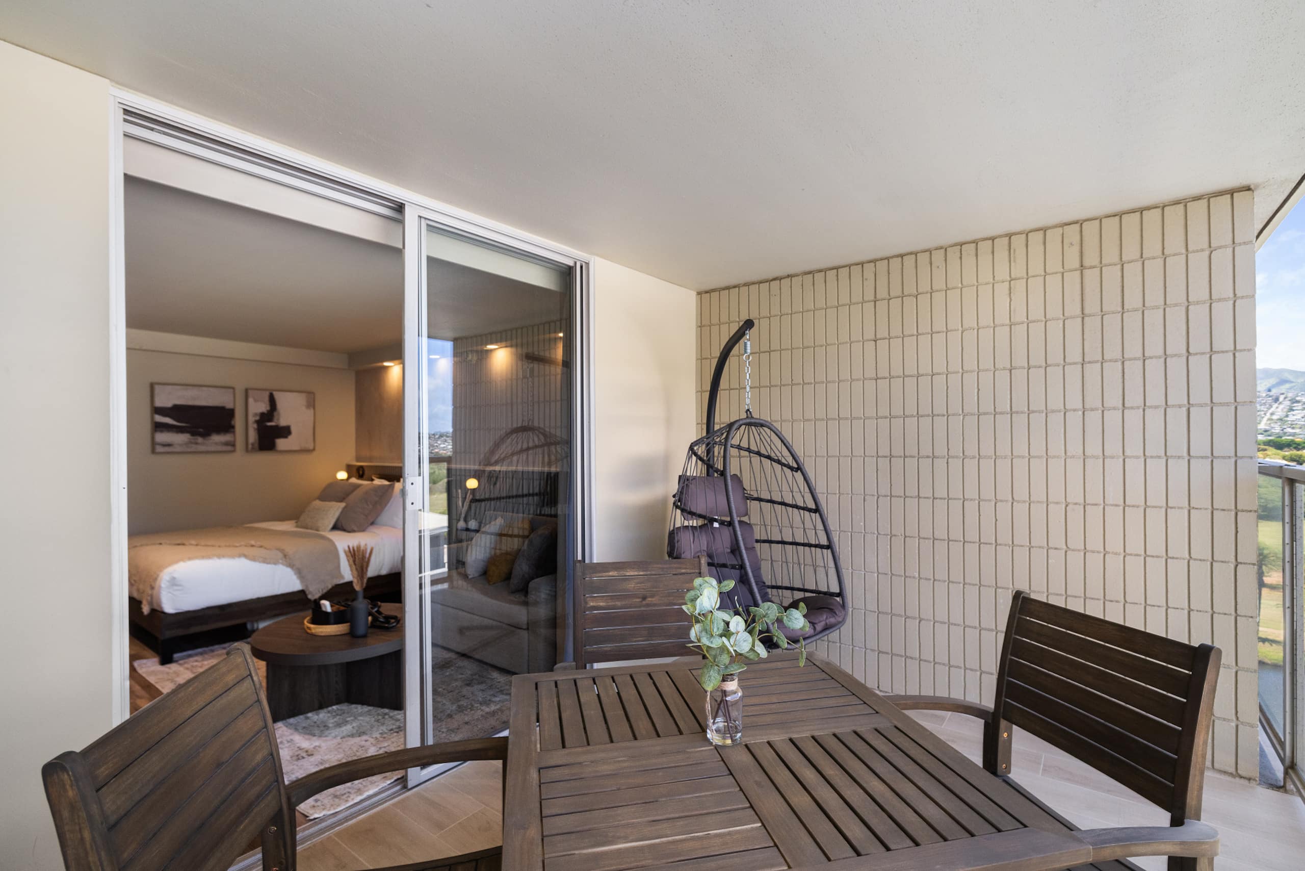 Waikiki Chic • Modern Cozy Studio - Image 22
