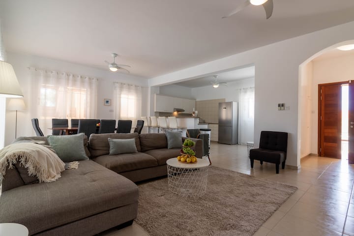 Isla 5 Bdrm Villa By The Sea - Paphos