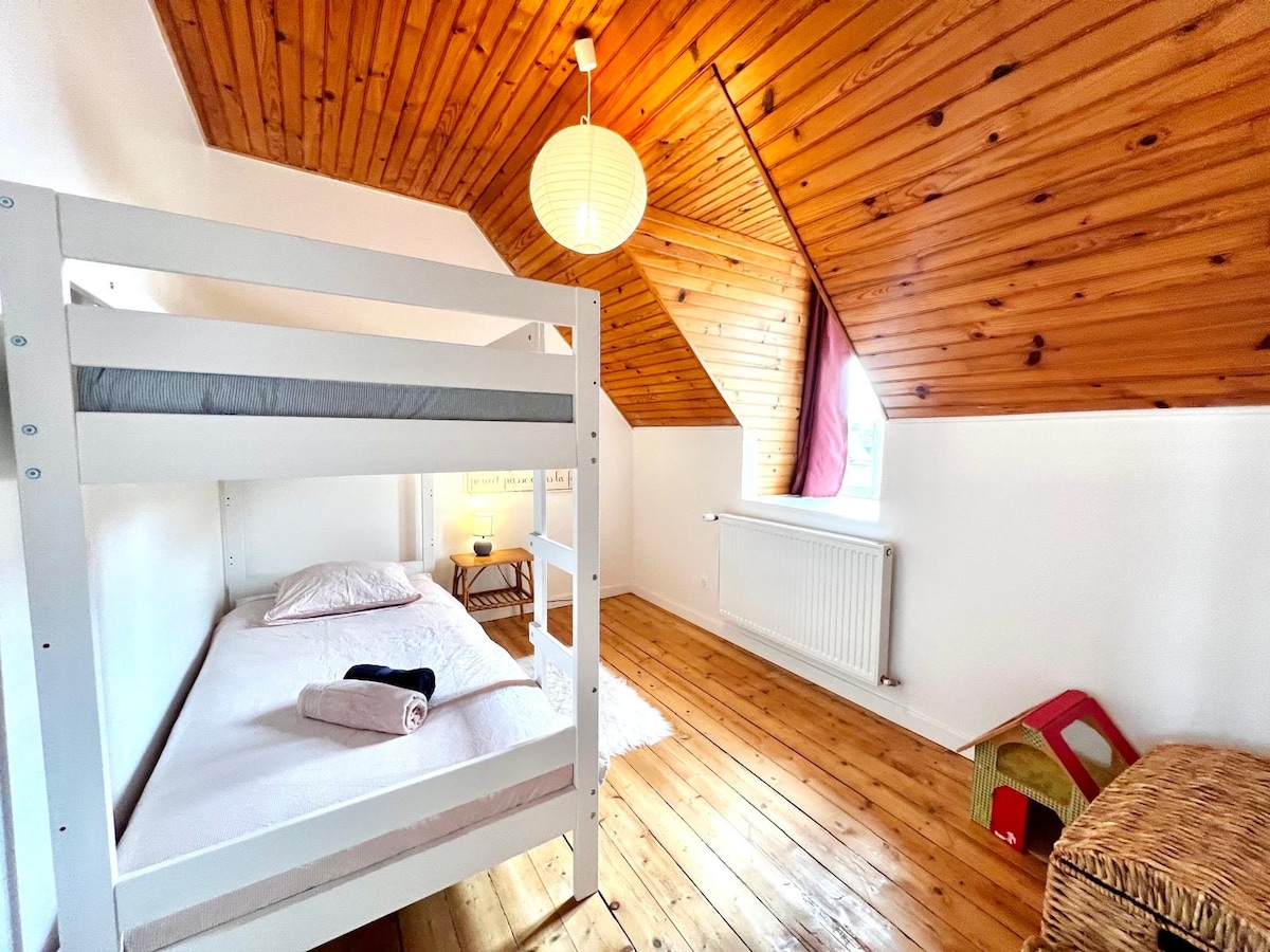 غرفة النوم 4 (الطابق الأول)