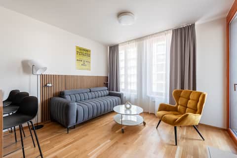 Top performing Airbnb: Modern apartment with parking and balcony in Smíchov
