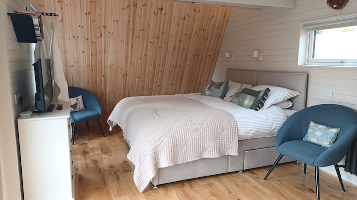 如果您愿意，可以铺成两张单人床，我会在预订后与您联系，询问您的需求。