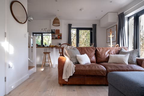 Top Airbnb: Luxury Riverlodge & Sauna by Lyme Regis in East Devon
