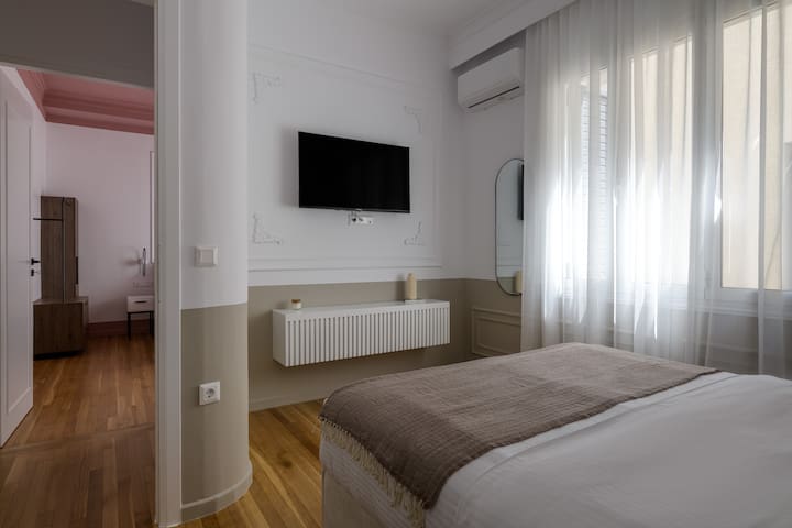 Plaka Elegance Retreat gallery image 4