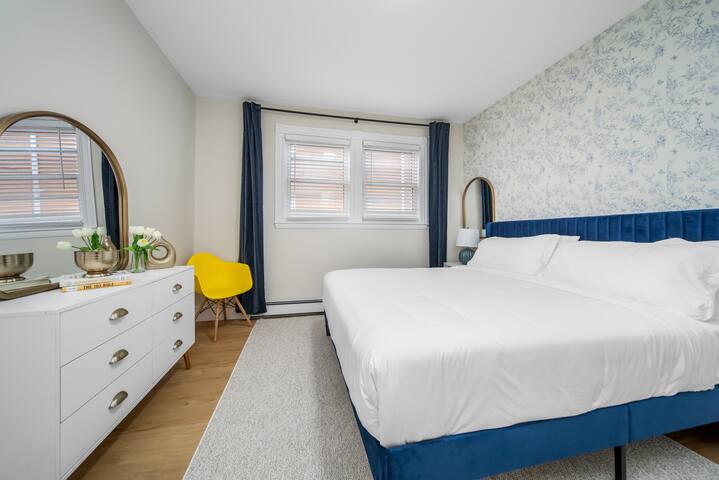 Spacious duplex near T Downtown gallery image 4