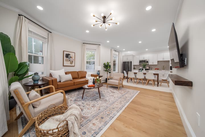 Spacious duplex near T Downtown