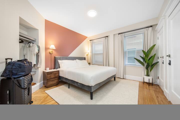 Spacious duplex near T Downtown gallery image 5