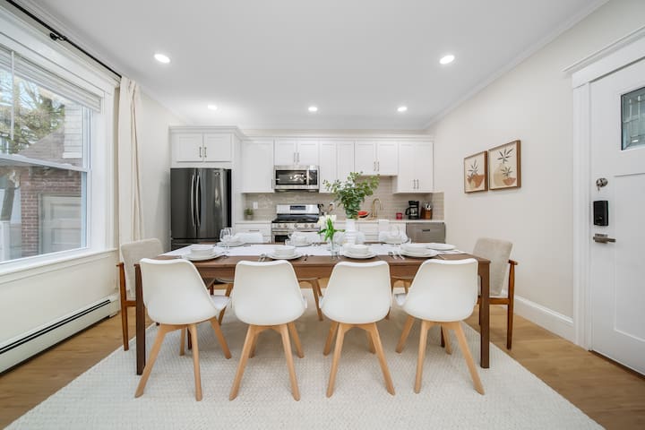 Spacious duplex near T Downtown gallery image 3