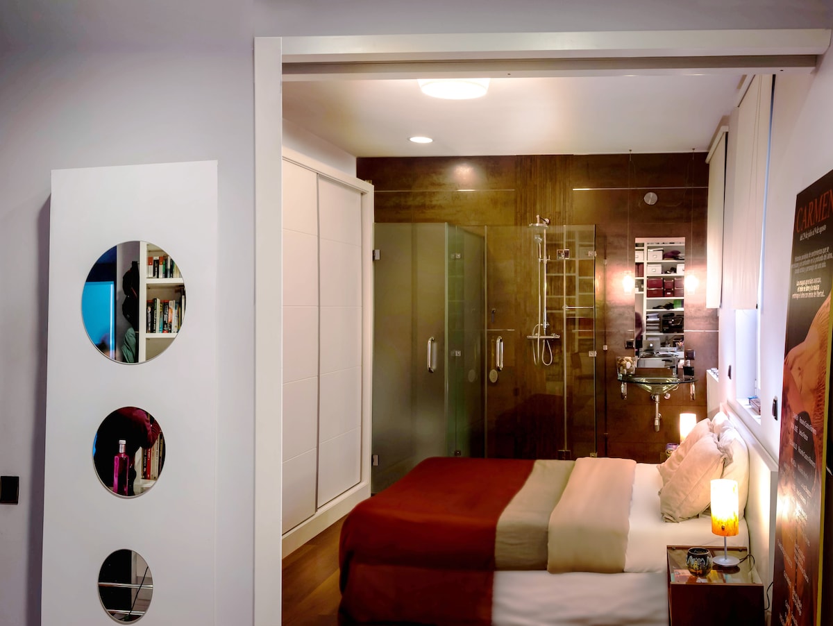 في انتظارك في نهاية يوم كامل (أو رحلة طويلة): سرير مريح ودش دافئ ومرحاض خاص وبيديه وتلفزيون للمشاهدة/البث/الصب... سيمنحك بابا الجيب المنزلق الكبيران كل الخصوصية التي تحتاجها.