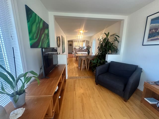 4BR Marina-View Home w/ Ensuite Baths & Garden gallery image 3