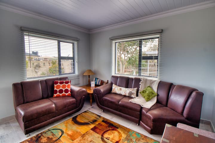 Central & Safe Comfortable Cottage! - Mossel Bay
