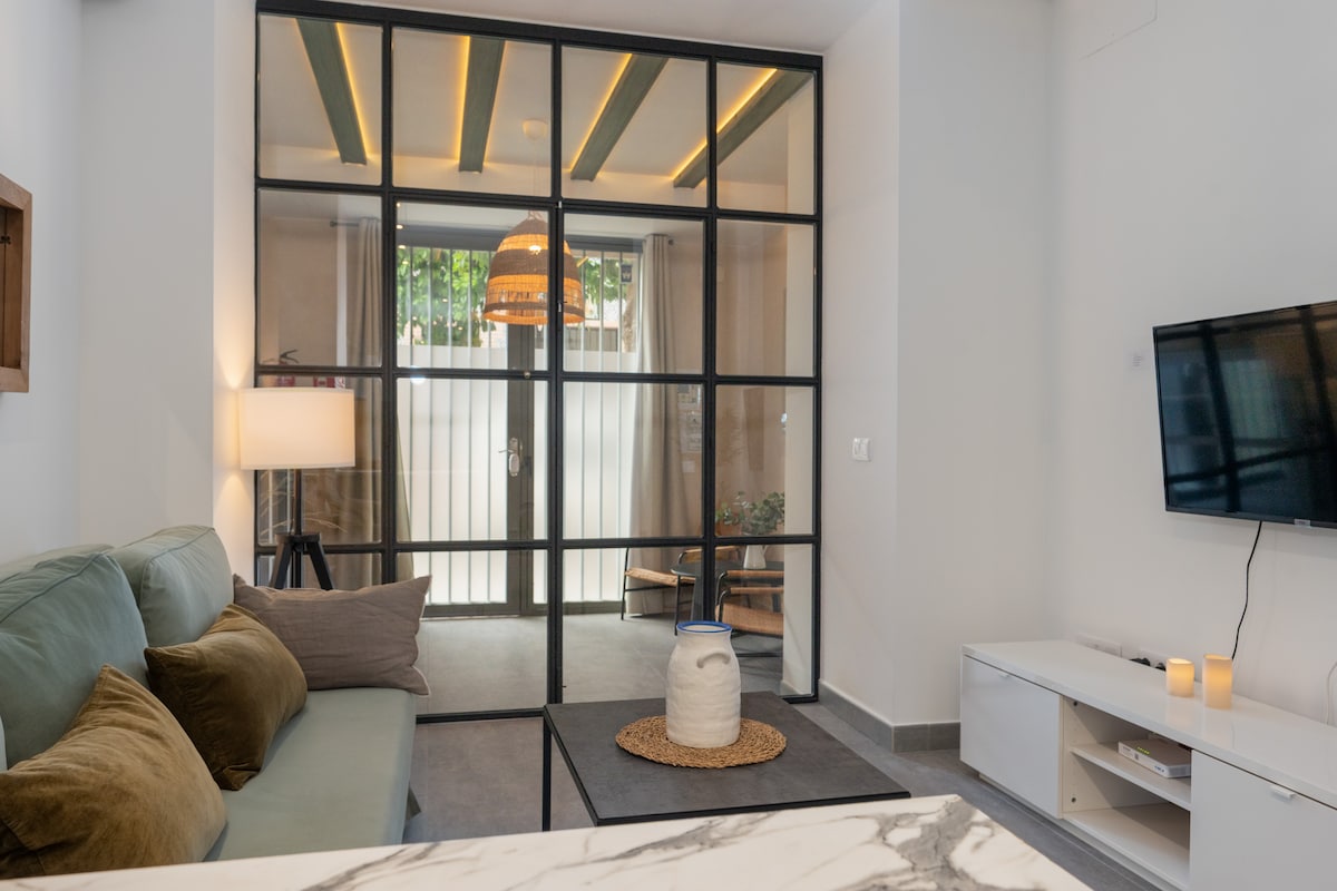 Top Airbnb: Lovely studio in Seville (3) in El Fontanal María Auxiliadora Carretera De Carmona