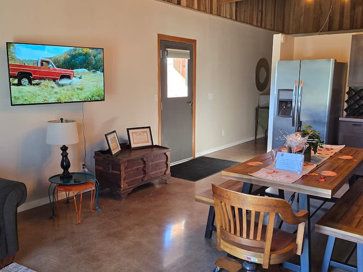 Modern Apartment In Historicbldg - Clinton, TN